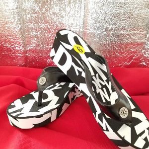DKNY SANDALS